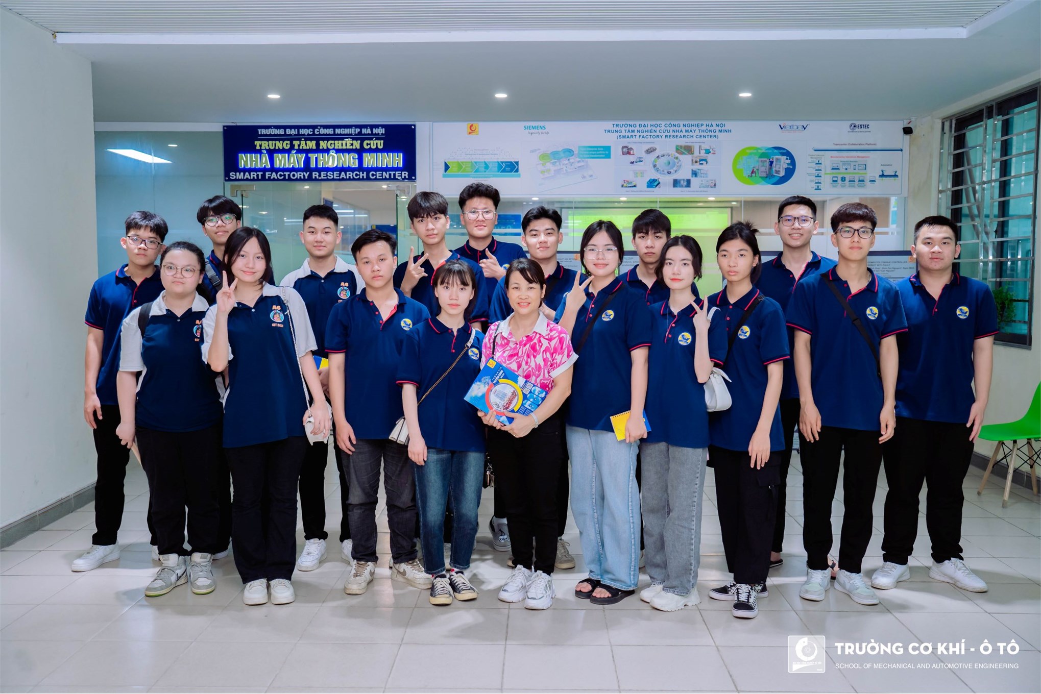 Học sinh THPT Vĩnh Yên hào hứng tham quan, trải nghiệm tại Trường Cơ khí – Ô tô