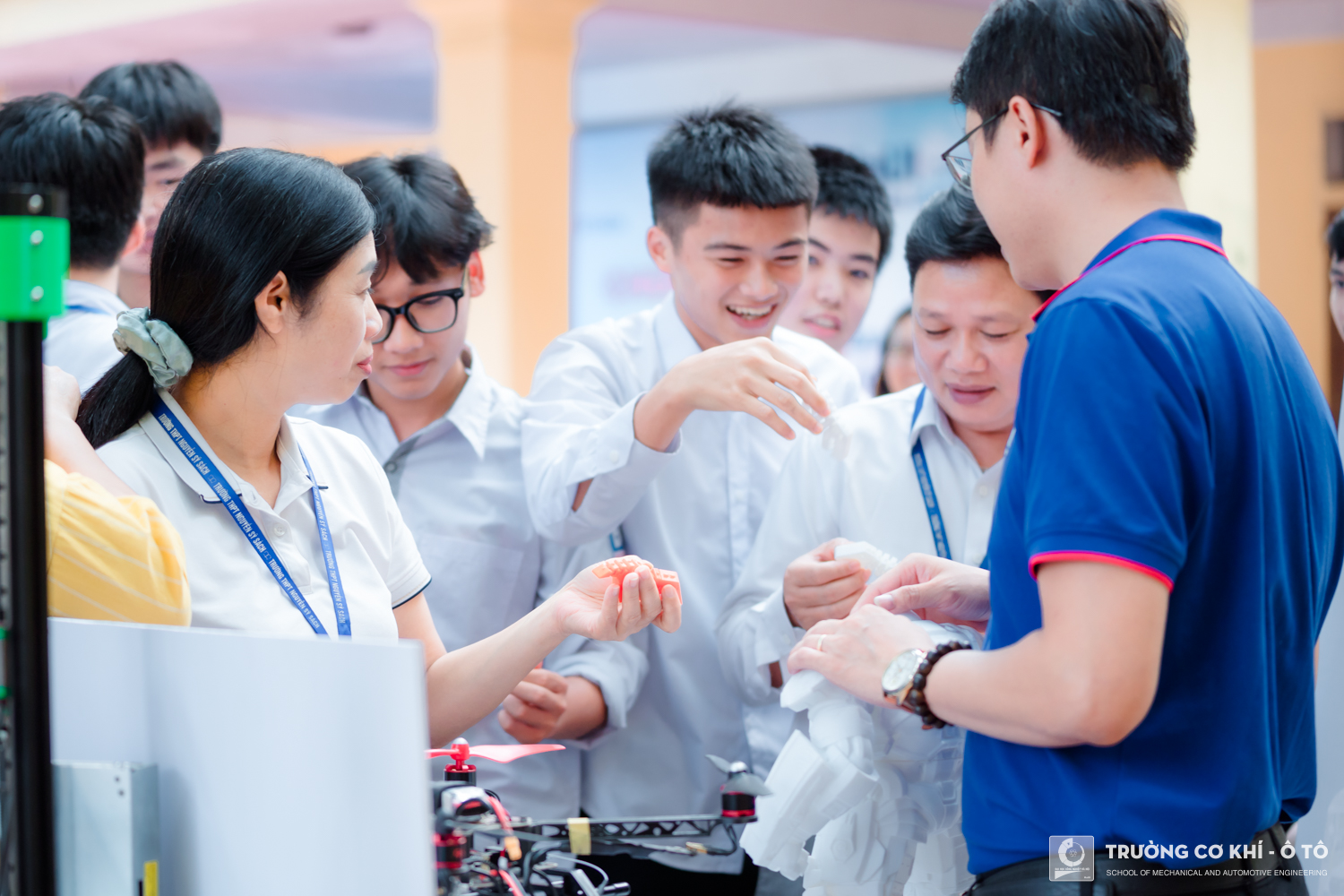 Mang giáo dục STEM đến với Trường THPT Nguyễn Sỹ Sách (Nghệ An), Trường Cơ khí - Ô tô tiếp tục hành trình ươm mầm tri thức