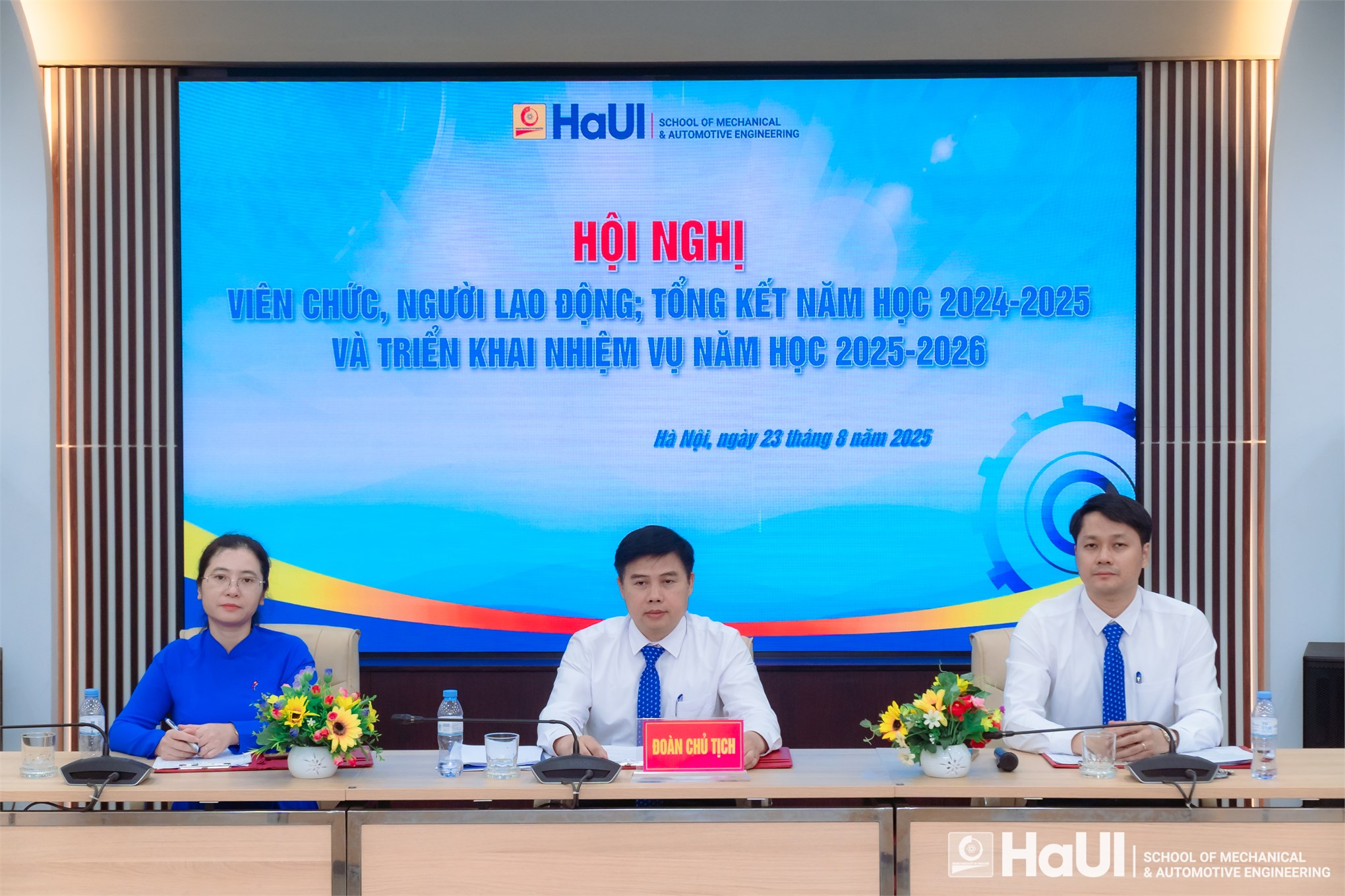 Hội nghị viên chức, người lao động Trường Cơ khí – Ô tô đổi mới sáng tạo trong thời đại công nghiệp 4.0