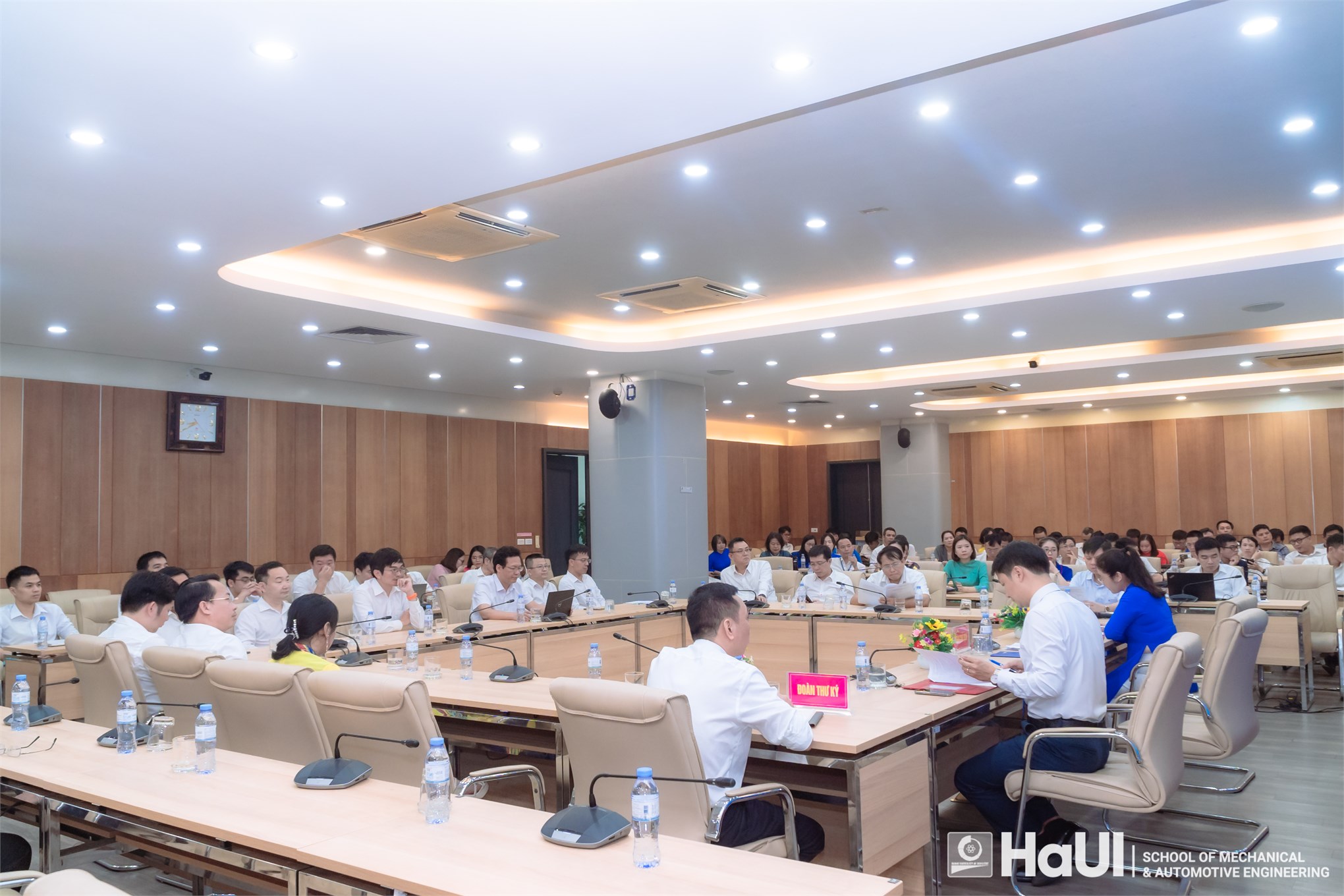 Hội nghị viên chức, người lao động Trường Cơ khí – Ô tô đổi mới sáng tạo trong thời đại công nghiệp 4.0