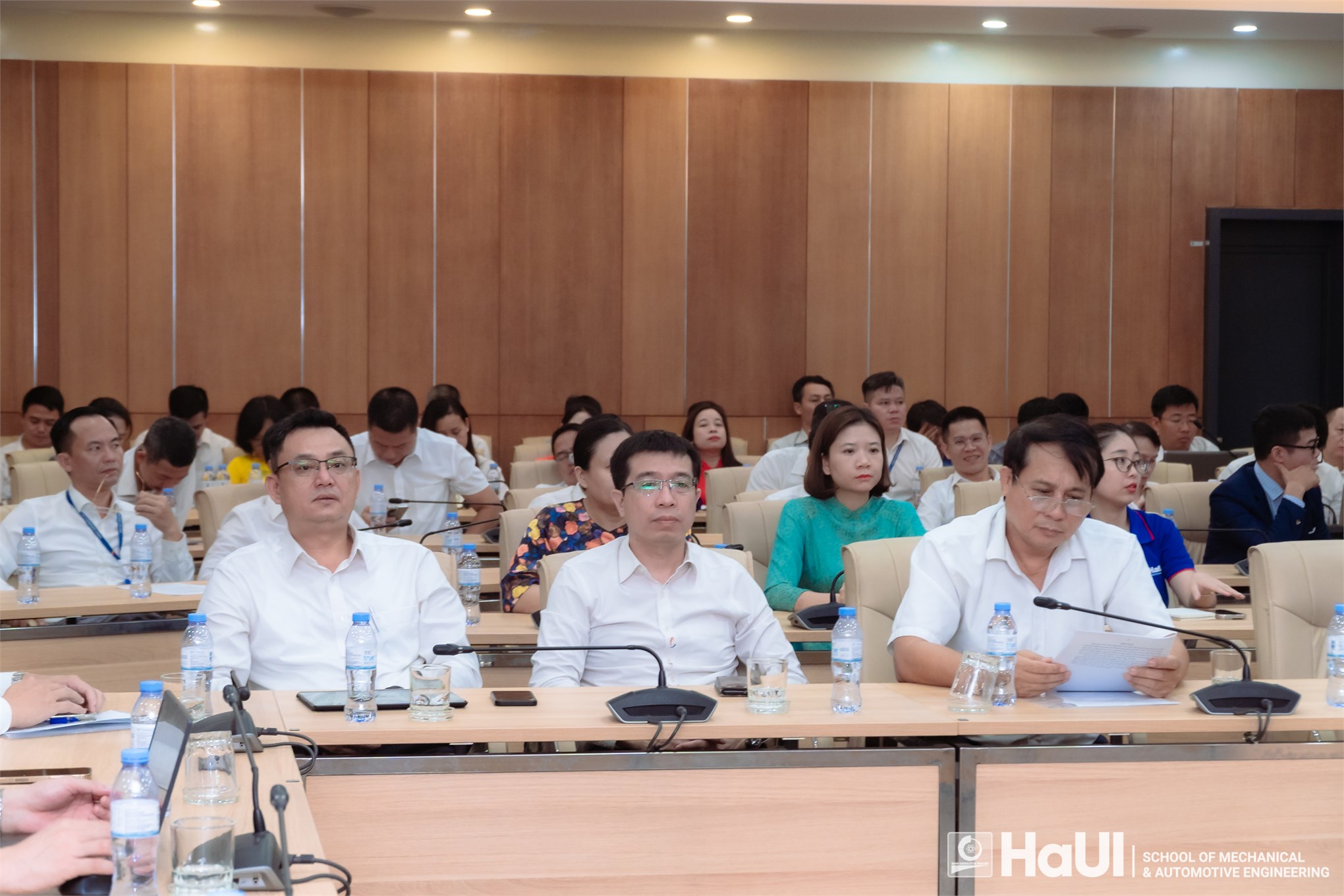 Hội nghị viên chức, người lao động Trường Cơ khí – Ô tô đổi mới sáng tạo trong thời đại công nghiệp 4.0