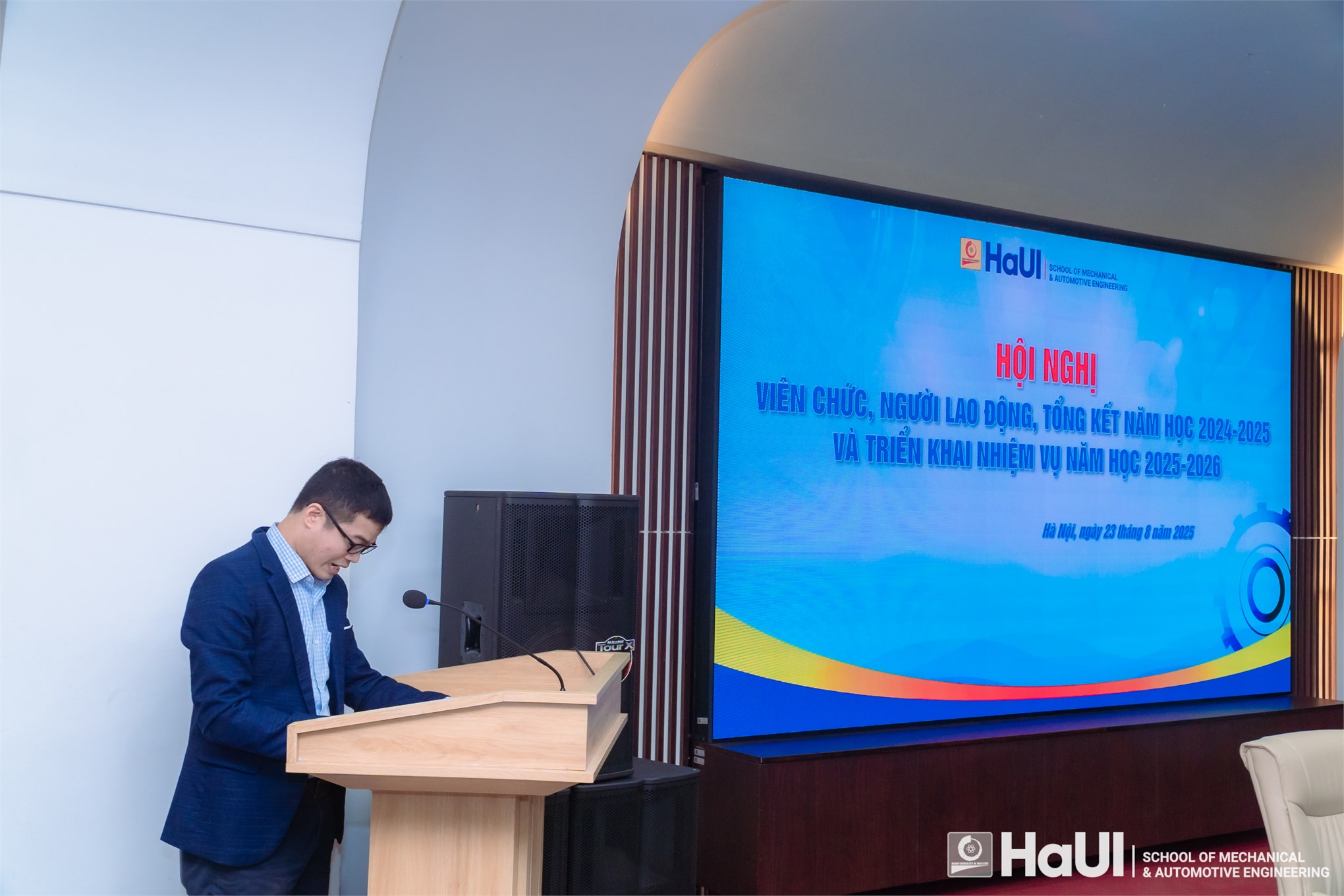 Hội nghị viên chức, người lao động Trường Cơ khí – Ô tô đổi mới sáng tạo trong thời đại công nghiệp 4.0
