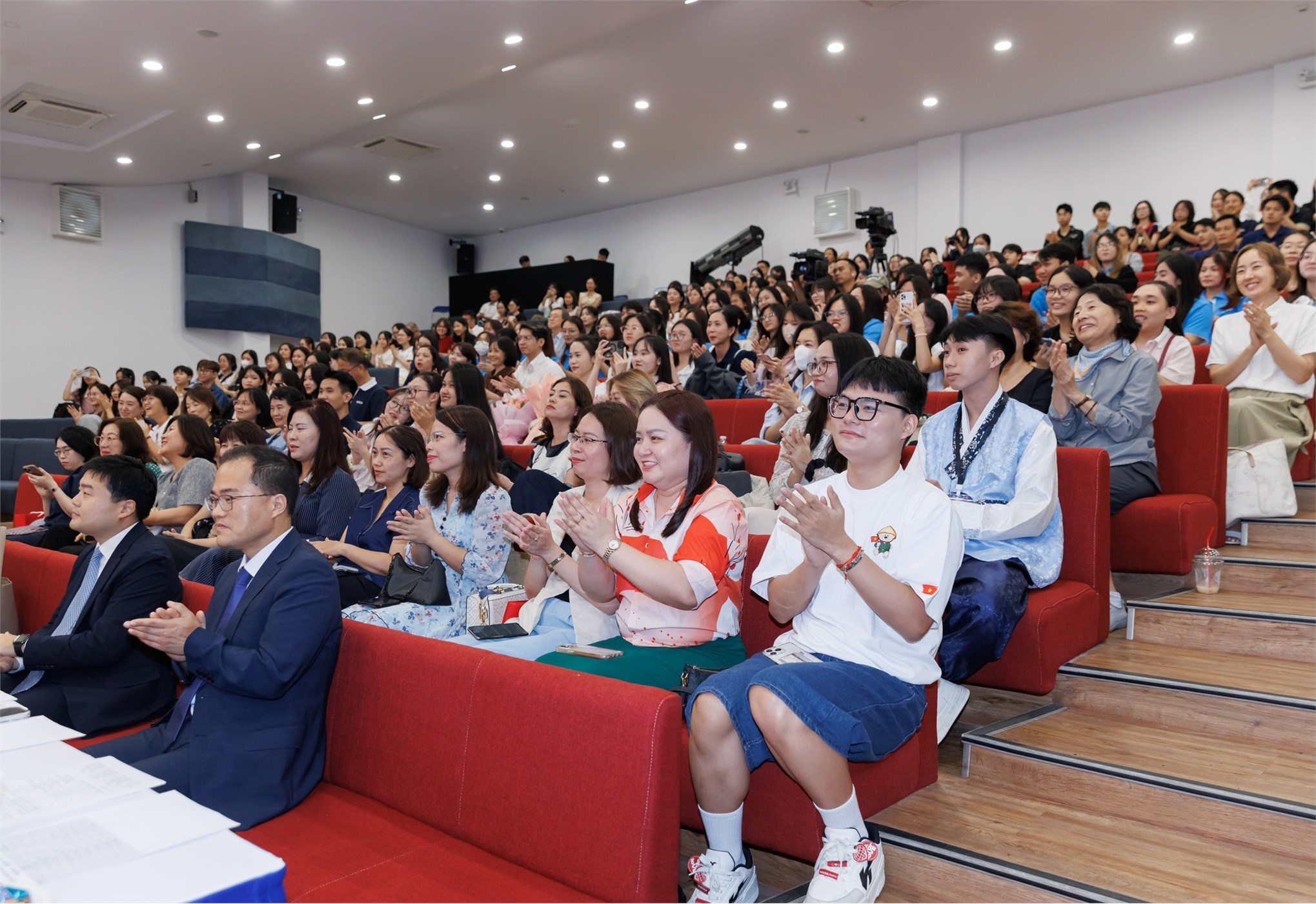 Sinh viên Trường Ngoại ngữ – Du lịch tham gia Cuộc thi Nói tiếng Hàn toàn quốc – Cúp Đại sứ 2025