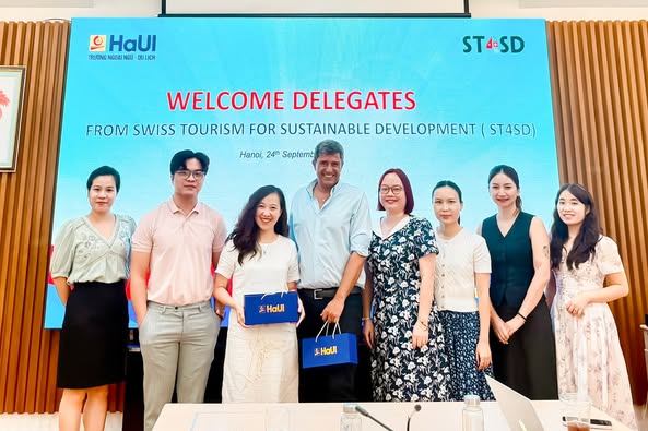 Trường Ngoại ngữ – Du lịch làm việc với Dự án ST4SD về hợp tác đào tạo du lịch bền vững