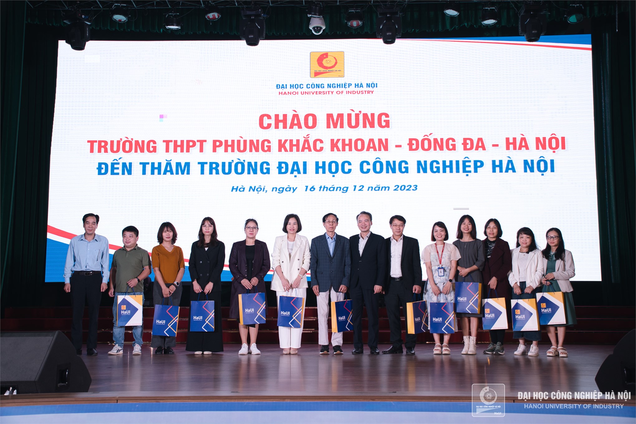 HaUI đón tiếp trường THPT Phùng Khắc Khoan tới tham quan hướng nghiệp