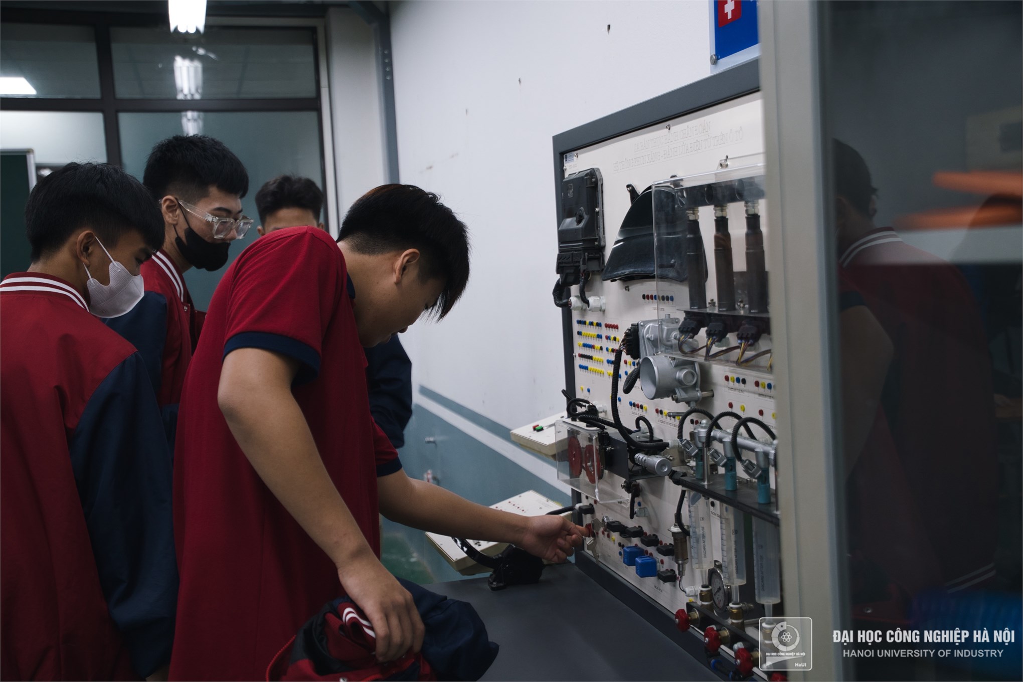 HaUI đón tiếp trường THPT Phùng Khắc Khoan tới tham quan hướng nghiệp