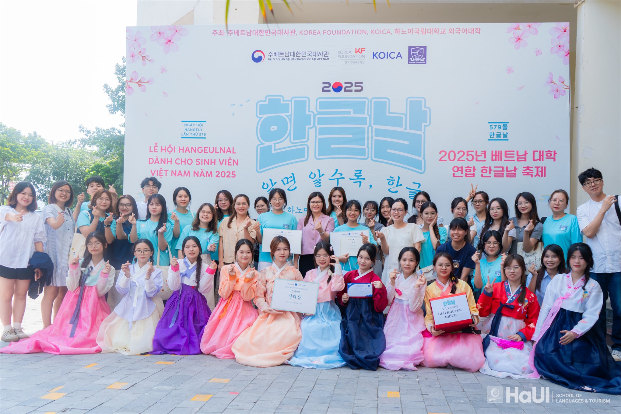 Ngày hội tiếng Hàn - Hangeulnal 2025: Dấu ấn năng động của sinh viên khoa Ngôn ngữ Hàn Quốc