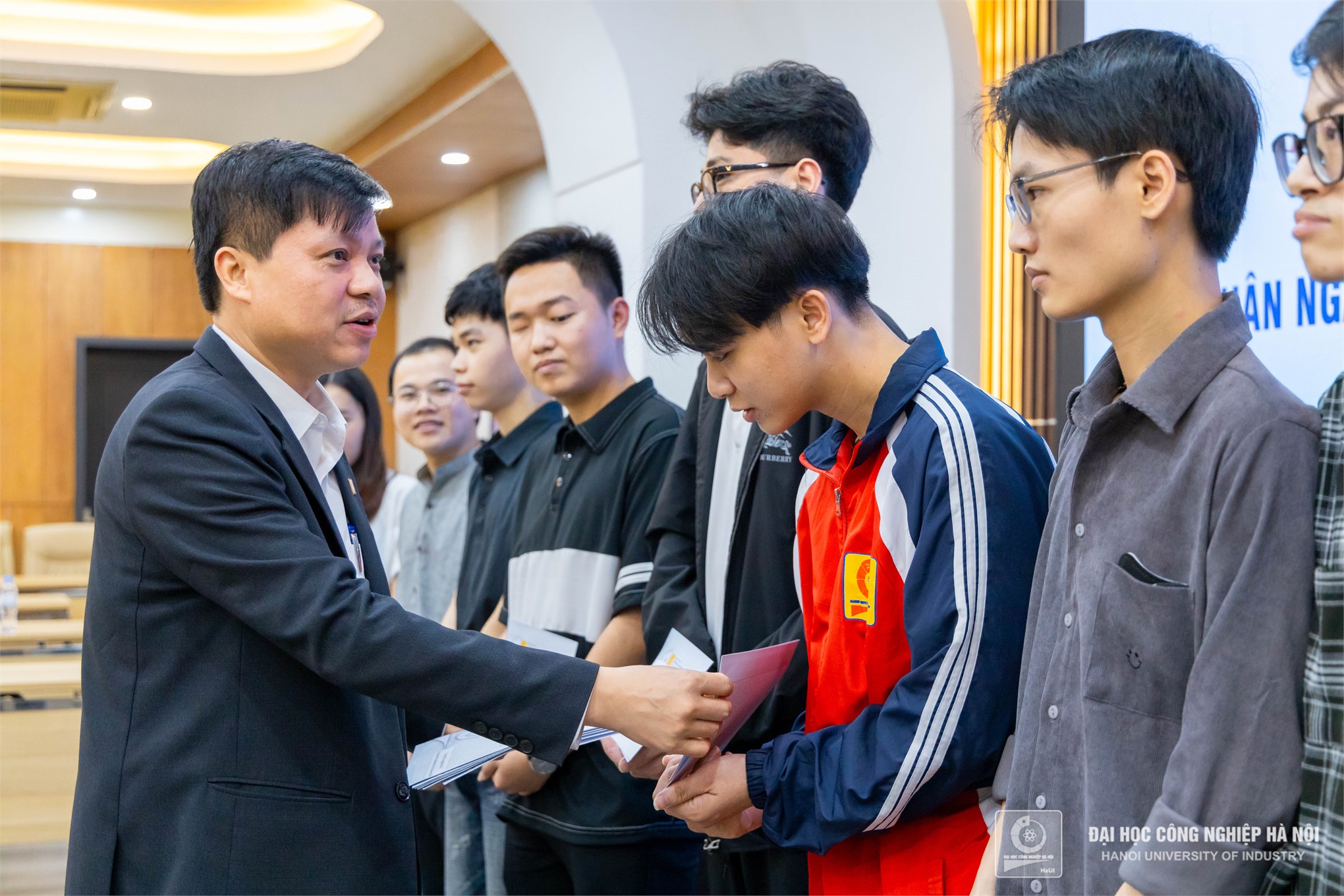 HaUI trao động lực, tạo niềm tin cho sinh viên khuyết tật