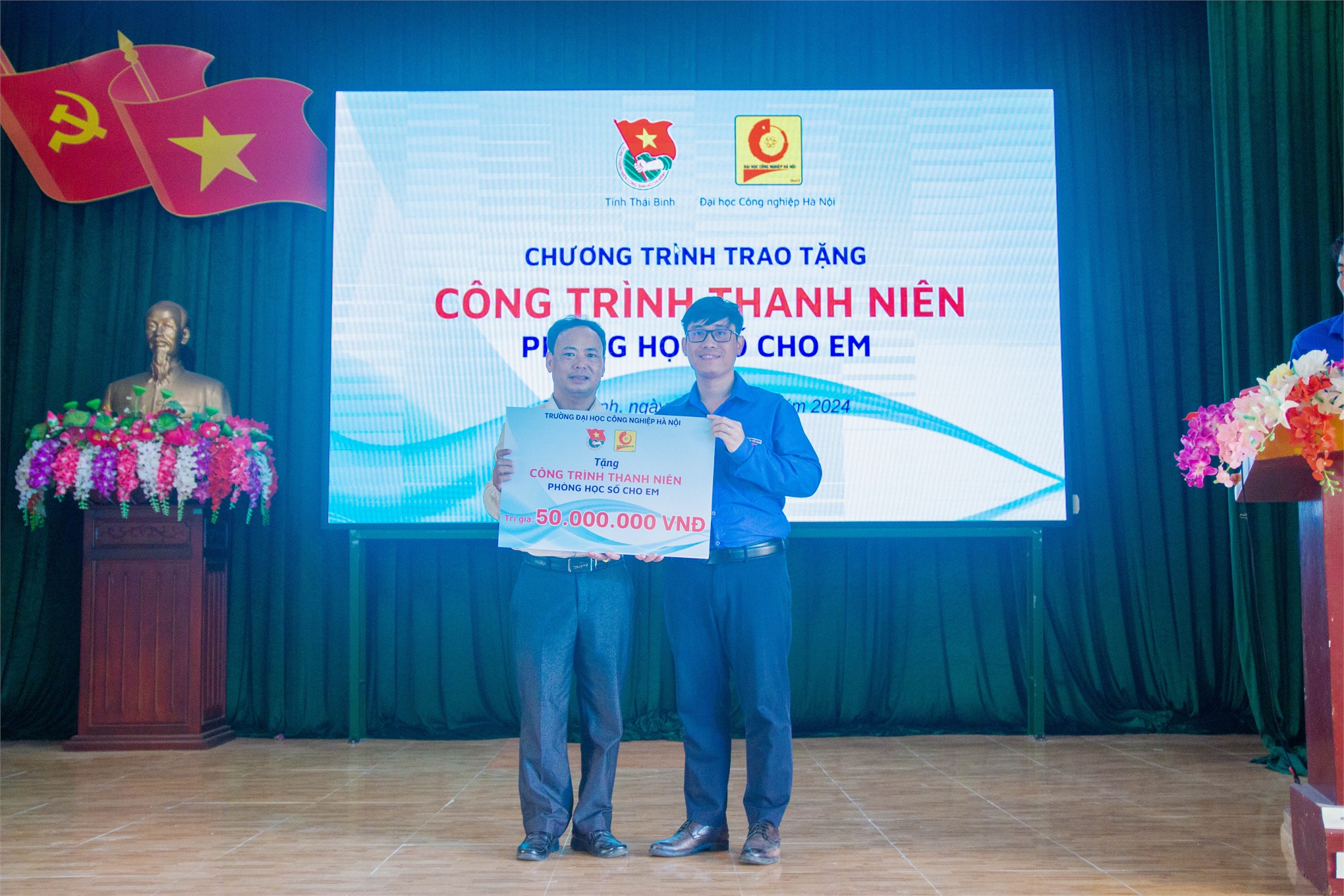https://www.haui.edu.vn/vn/hoat-dong-sinh-vien/mua-he-xanh-2024-hanh-trinh-lan-toa-yeu-thuong-cua-sinh-vien-truong-dai-hoc-cong-nghiep-ha-noi/65315